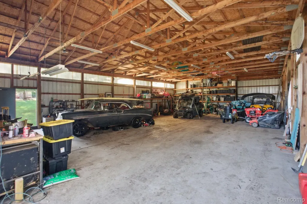 2411 Wixom Trail Milford Charter Township MI 48381
