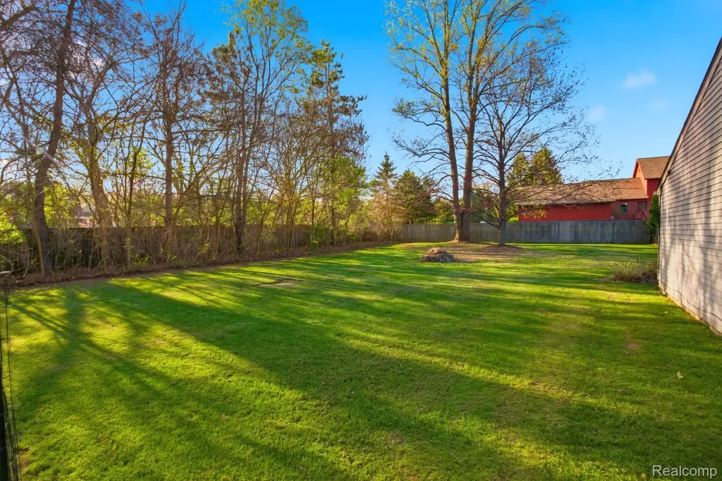 2411 Wixom Trail Milford Charter Township MI 48381