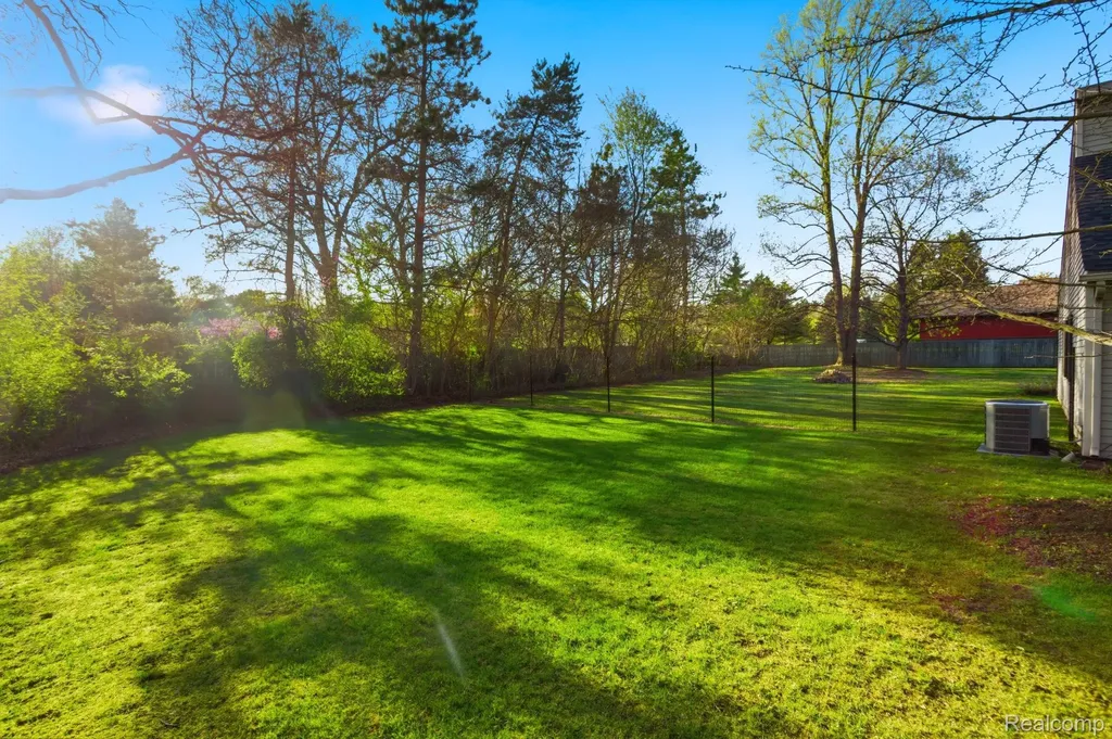 2411 Wixom Trail Milford Charter Township MI 48381