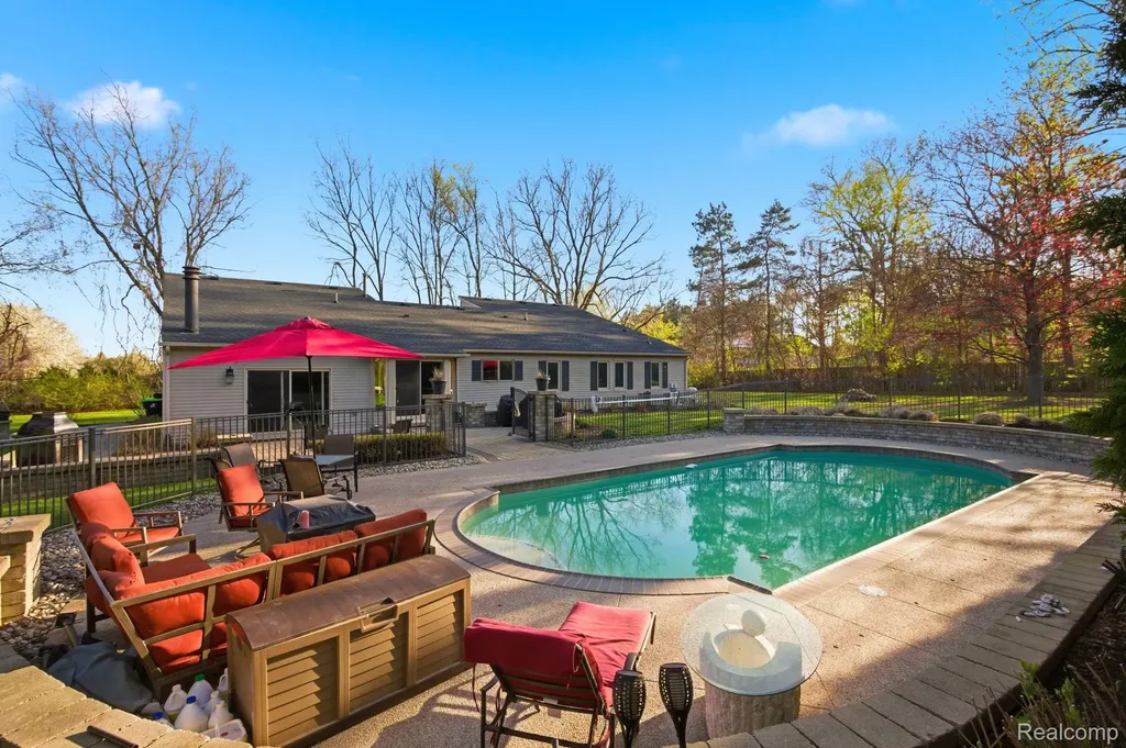 2411 Wixom Trail Milford Charter Township MI 48381
