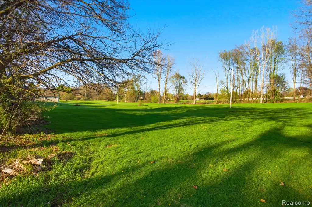 2411 Wixom Trail Milford Charter Township MI 48381