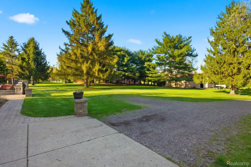 2411 Wixom Trail Milford Charter Township MI 48381