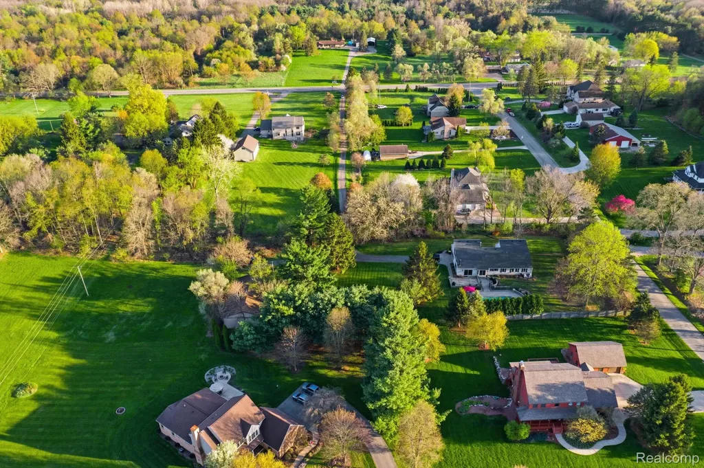 2411 Wixom Trail Milford Charter Township MI 48381