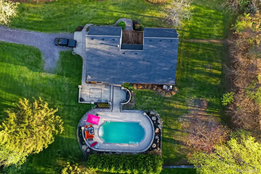 2411 Wixom Trail Milford Charter Township MI 48381