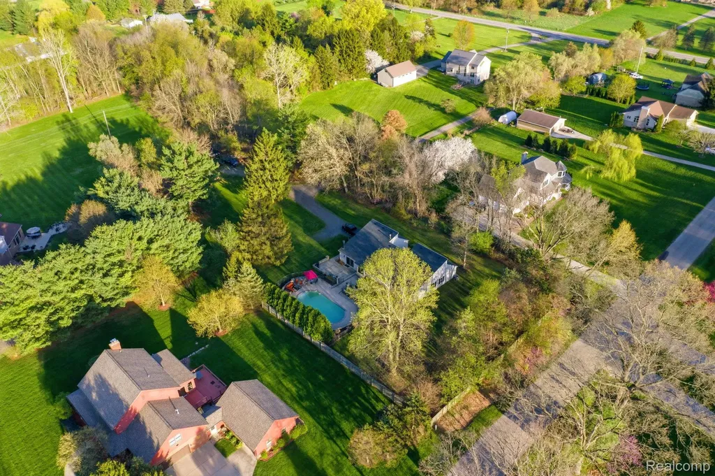 2411 Wixom Trail Milford Charter Township MI 48381