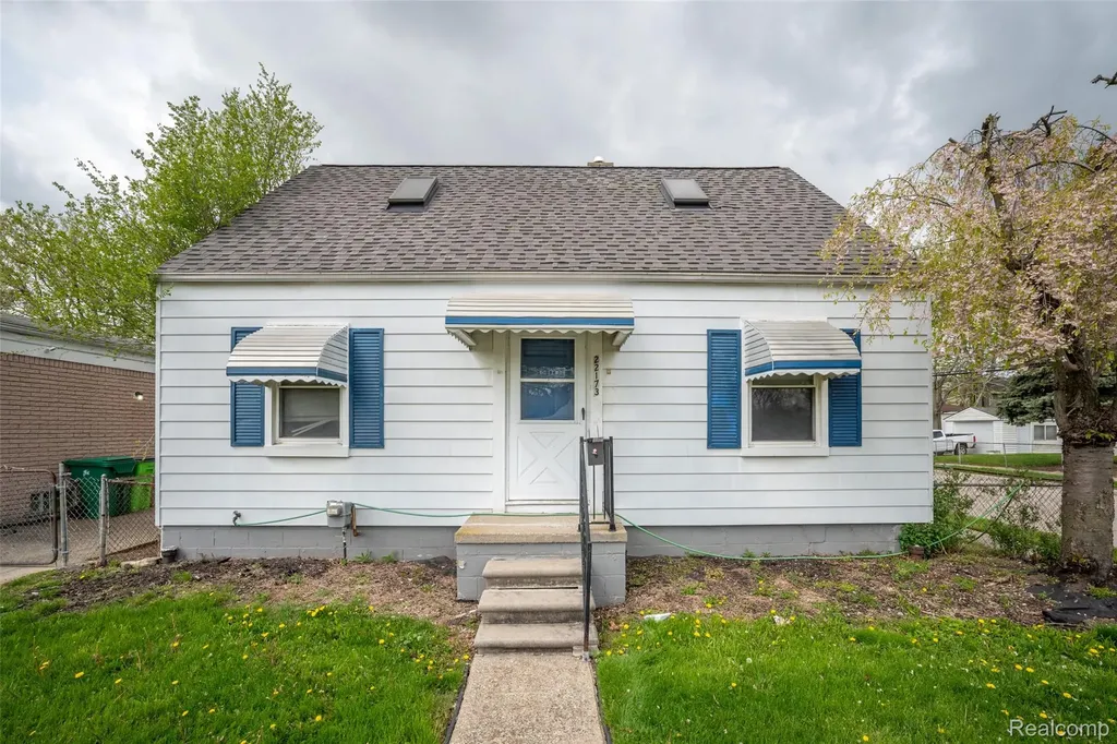 22173 Normandy Avenue Eastpointe City MI 48021