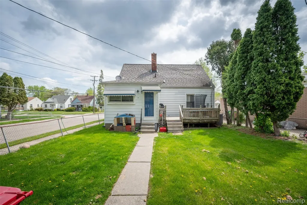 22173 Normandy Avenue Eastpointe City MI 48021