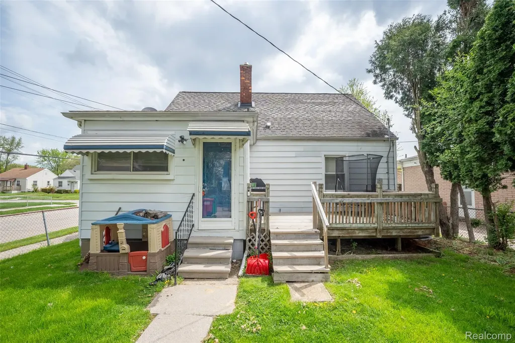 22173 Normandy Avenue Eastpointe City MI 48021