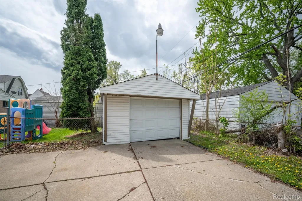22173 Normandy Avenue Eastpointe City MI 48021
