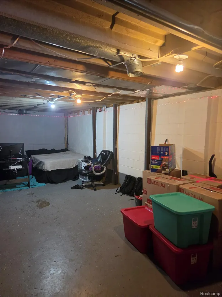 22173 Normandy Avenue Eastpointe City MI 48021