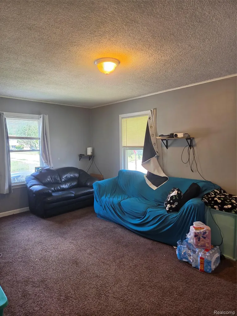 22173 Normandy Avenue Eastpointe City MI 48021