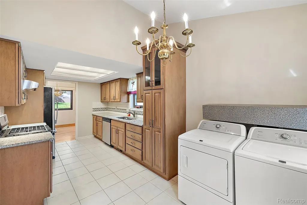 2905 Moon Lake Drive West Bloomfield Charter Township MI 48323