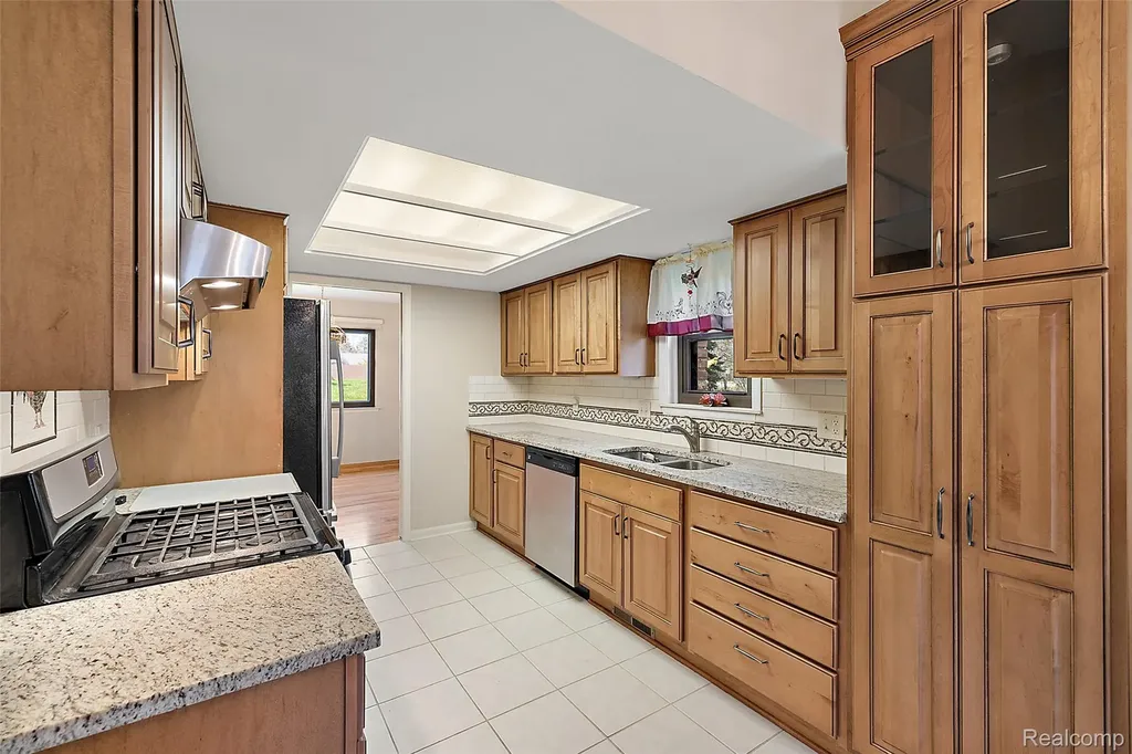 2905 Moon Lake Drive West Bloomfield Charter Township MI 48323