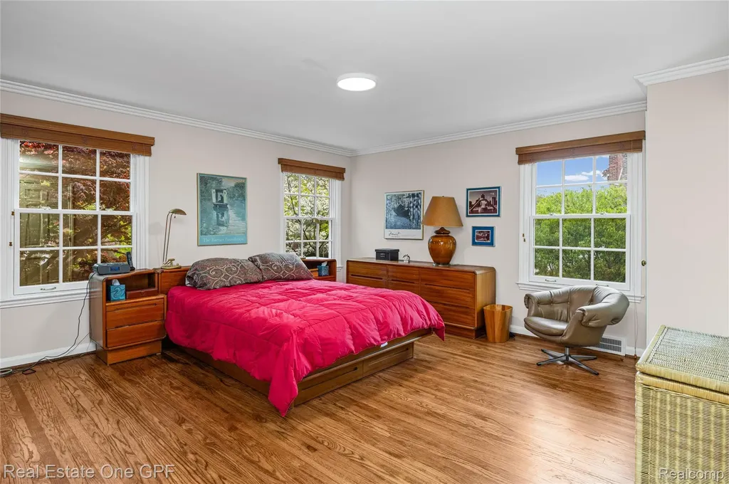 16904 Saint Paul Street Grosse Pointe City MI 48230