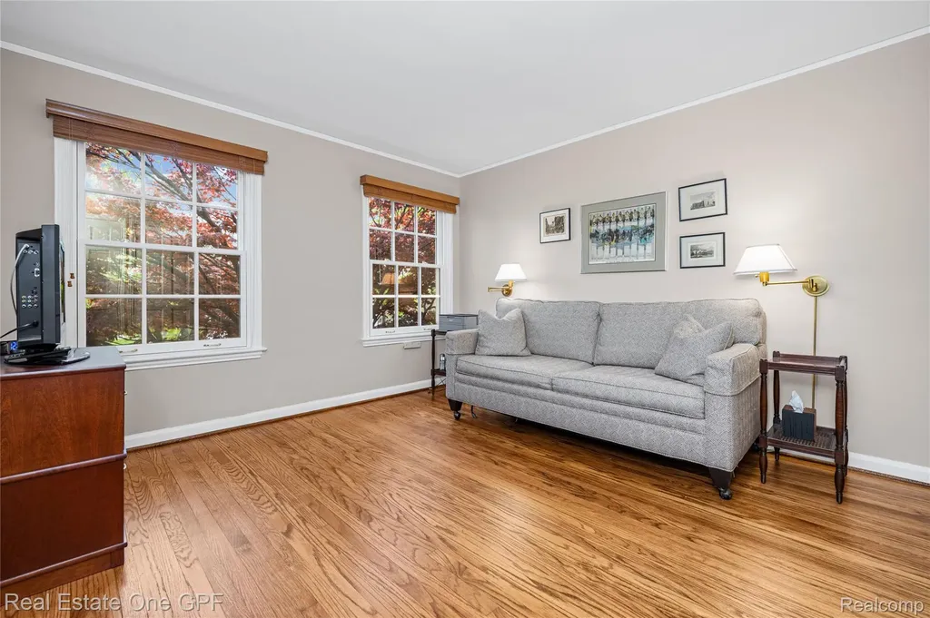 16904 Saint Paul Street Grosse Pointe City MI 48230