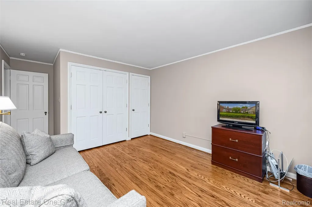 16904 Saint Paul Street Grosse Pointe City MI 48230