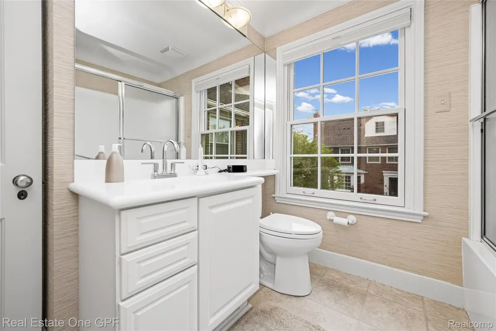 16904 Saint Paul Street Grosse Pointe City MI 48230