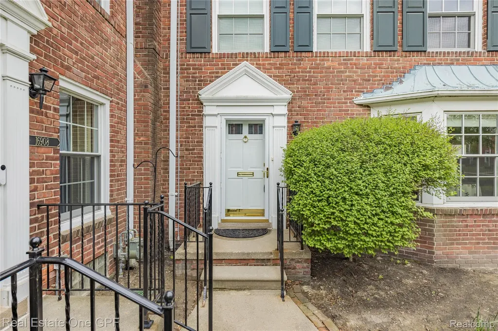 16904 Saint Paul Street Grosse Pointe City MI 48230
