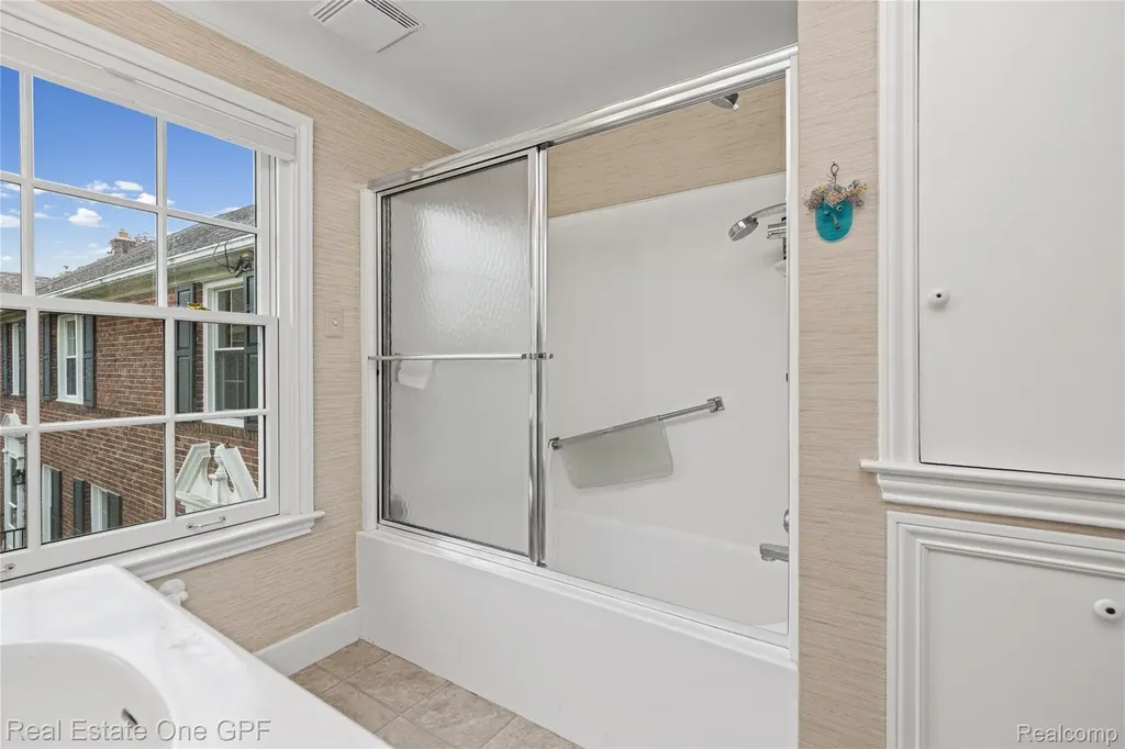 16904 Saint Paul Street Grosse Pointe City MI 48230