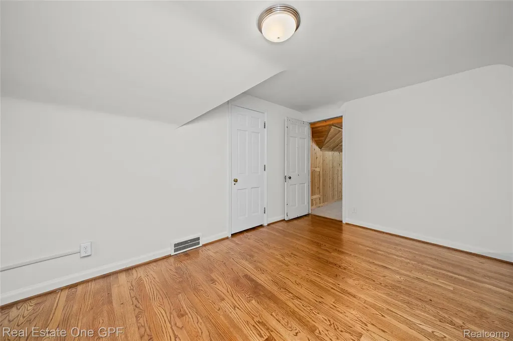 16904 Saint Paul Street Grosse Pointe City MI 48230