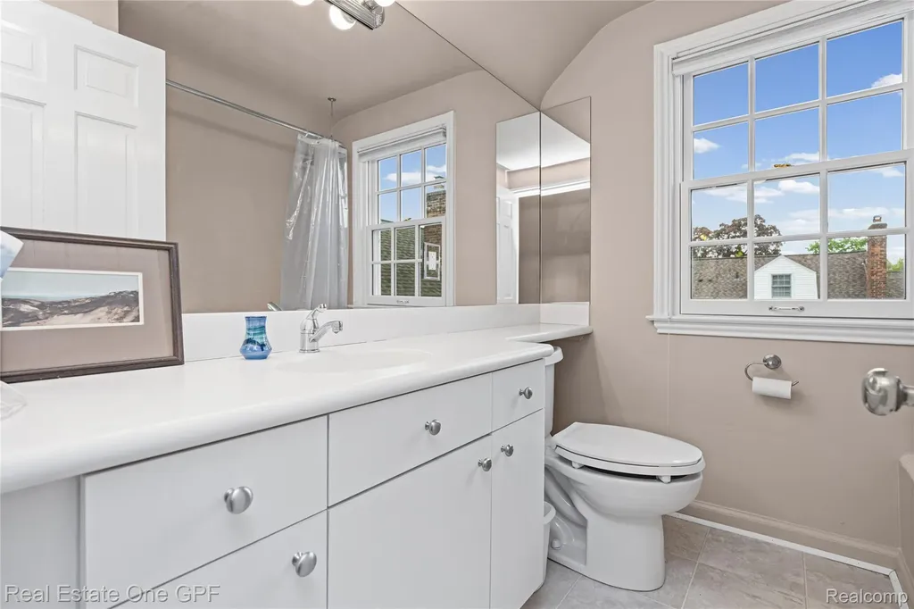16904 Saint Paul Street Grosse Pointe City MI 48230