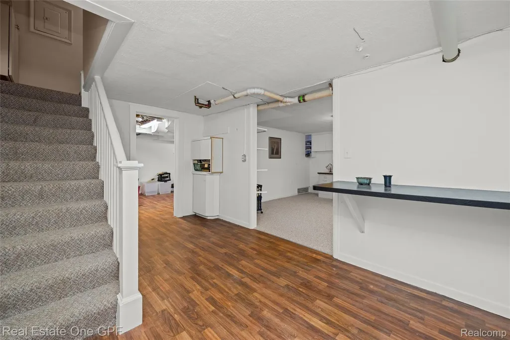 16904 Saint Paul Street Grosse Pointe City MI 48230