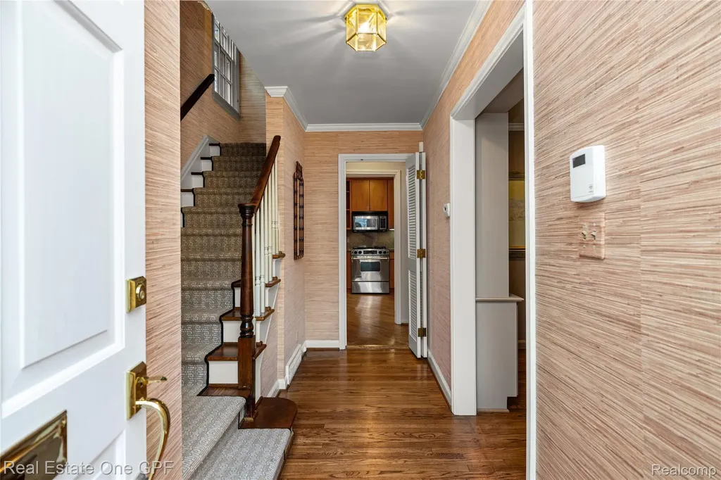16904 Saint Paul Street Grosse Pointe City MI 48230