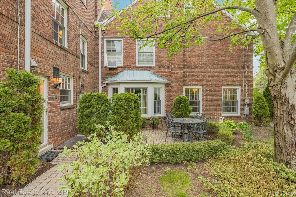 16904 Saint Paul Street Grosse Pointe City MI 48230