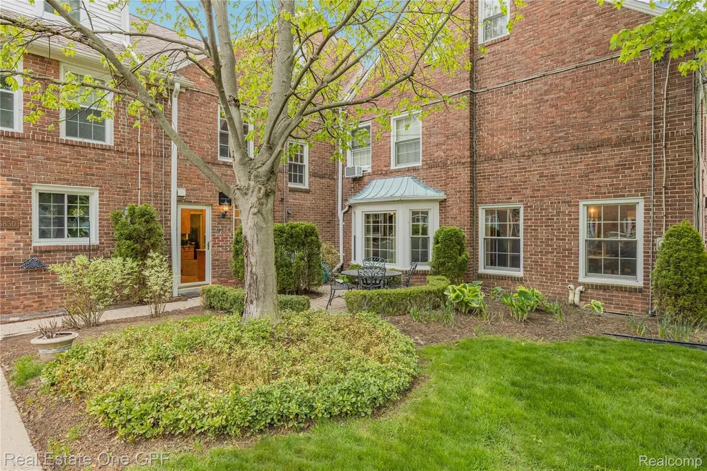 16904 Saint Paul Street Grosse Pointe City MI 48230