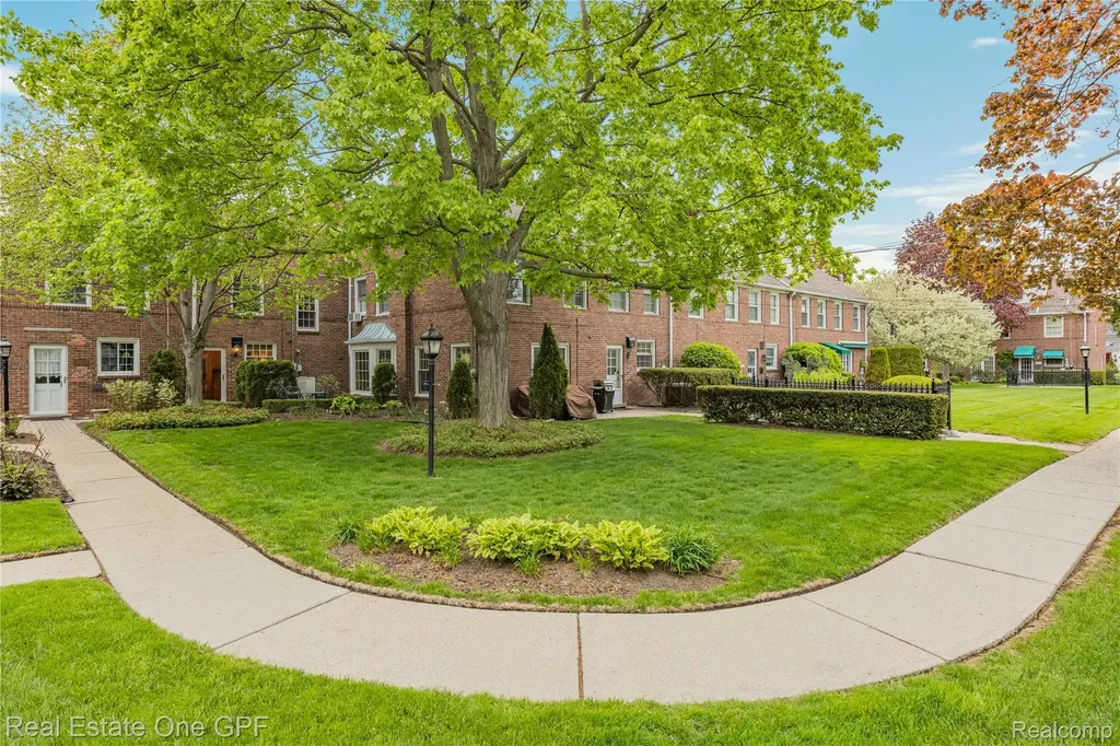 16904 Saint Paul Street Grosse Pointe City MI 48230