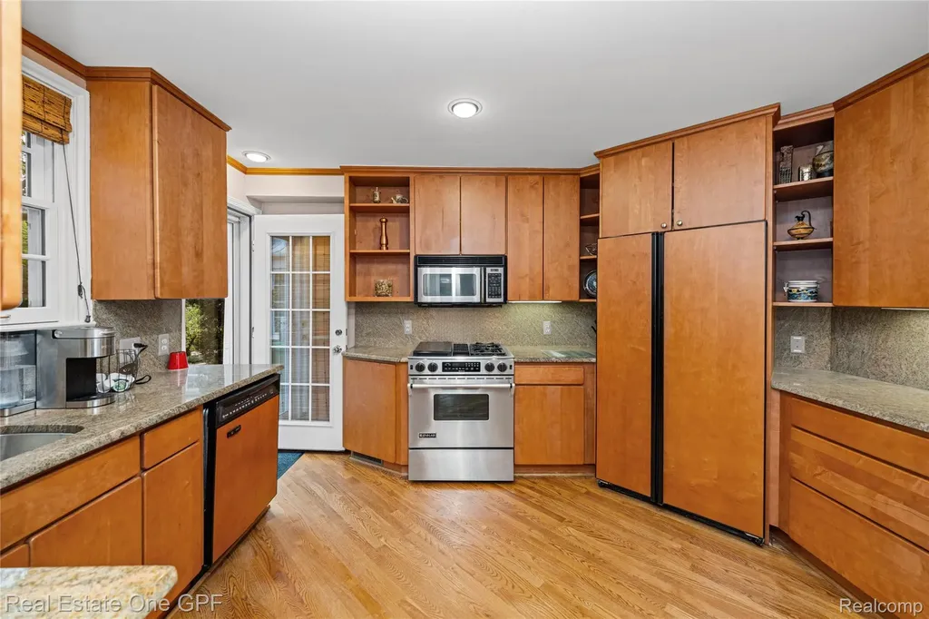 16904 Saint Paul Street Grosse Pointe City MI 48230