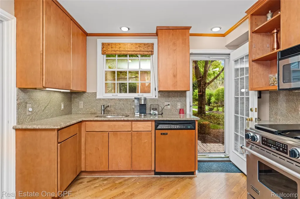 16904 Saint Paul Street Grosse Pointe City MI 48230
