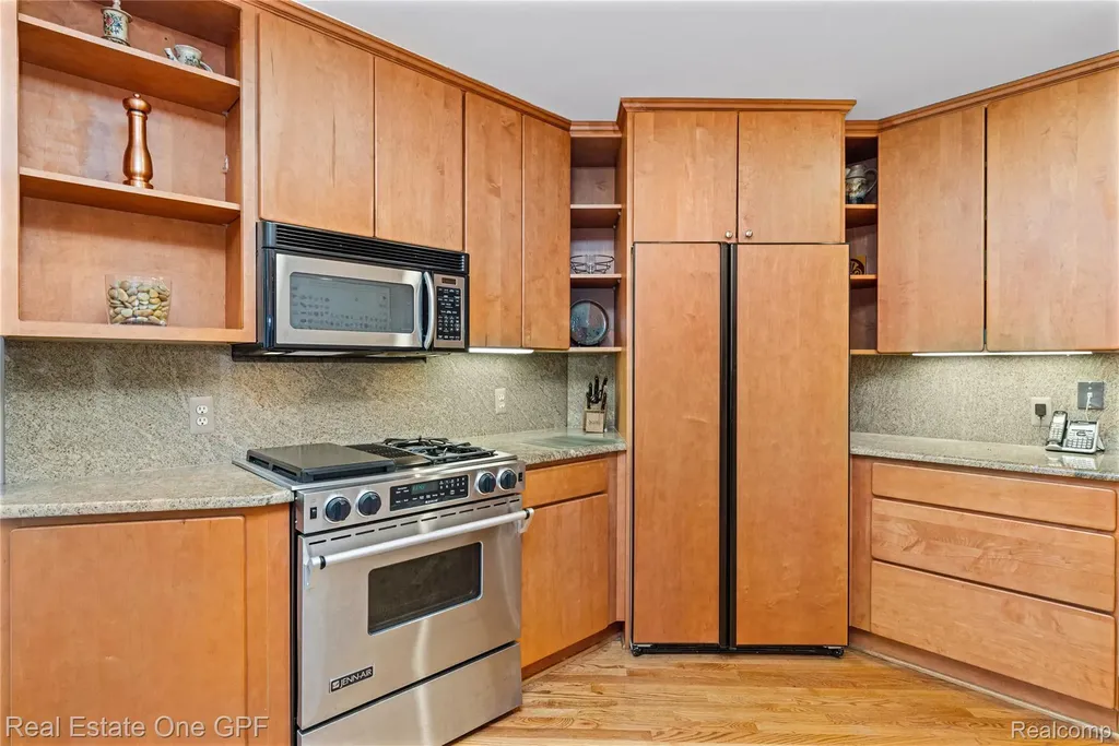 16904 Saint Paul Street Grosse Pointe City MI 48230