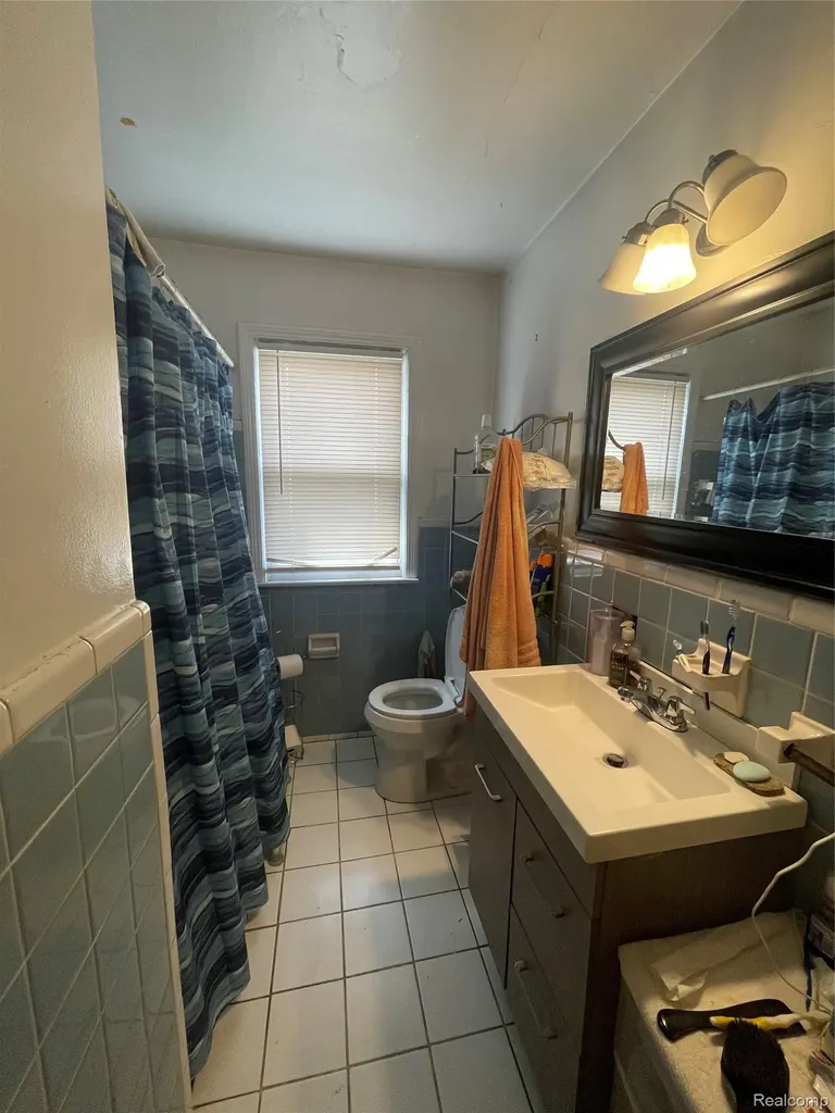15494 Cedargrove Street Detroit City MI 48205