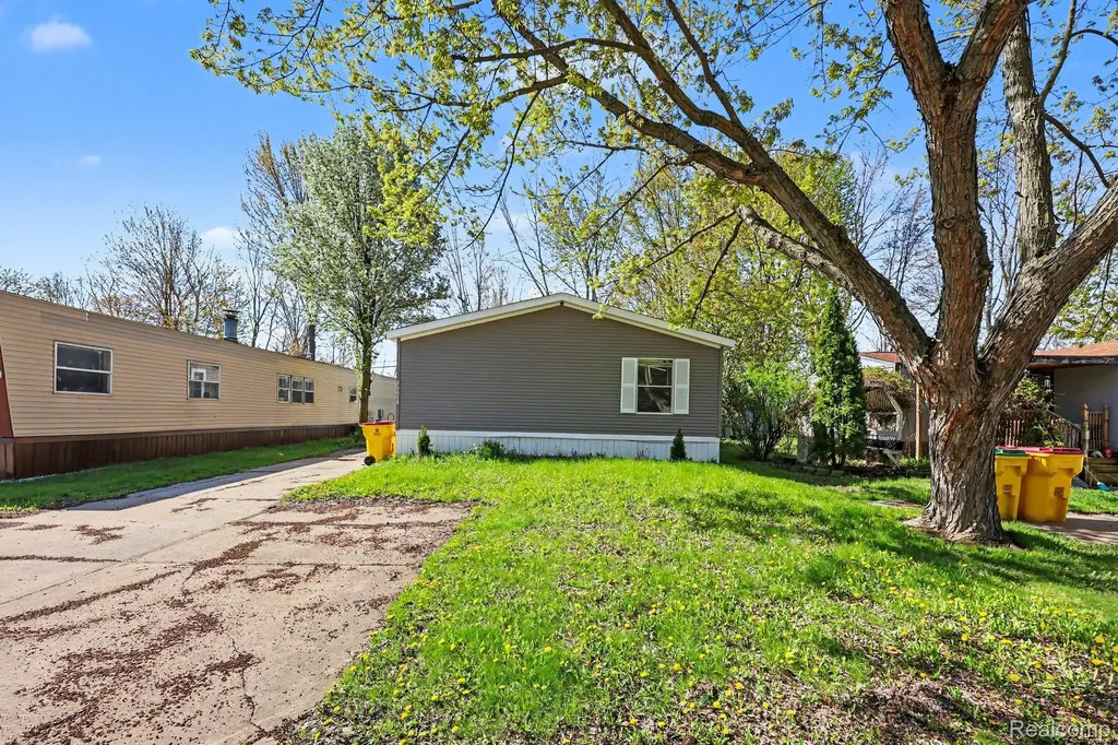 29656 Jamestown Drive Chesterfield Township MI 48051
