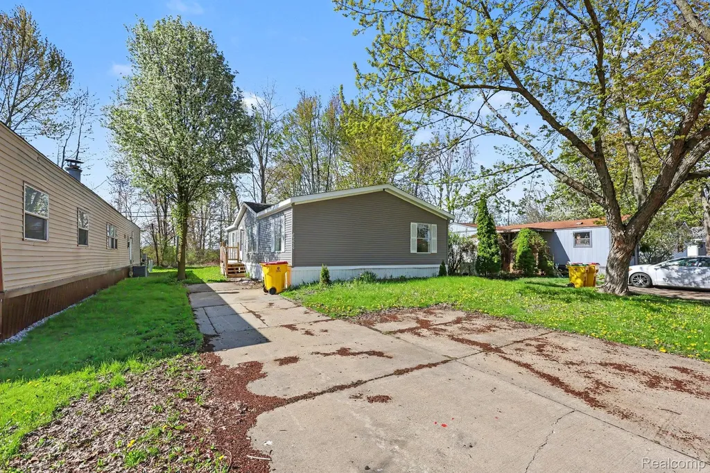 29656 Jamestown Drive Chesterfield Township MI 48051