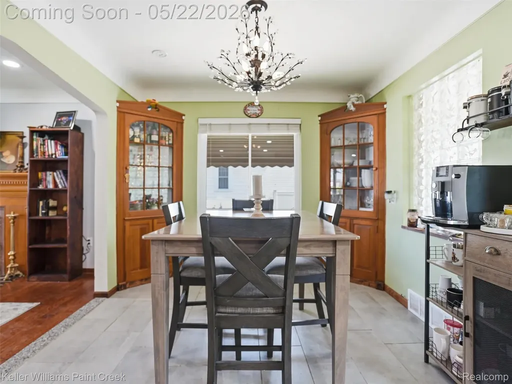 18048 Elizabeth Street Roseville City MI 48066