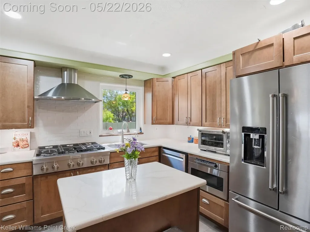18048 Elizabeth Street Roseville City MI 48066