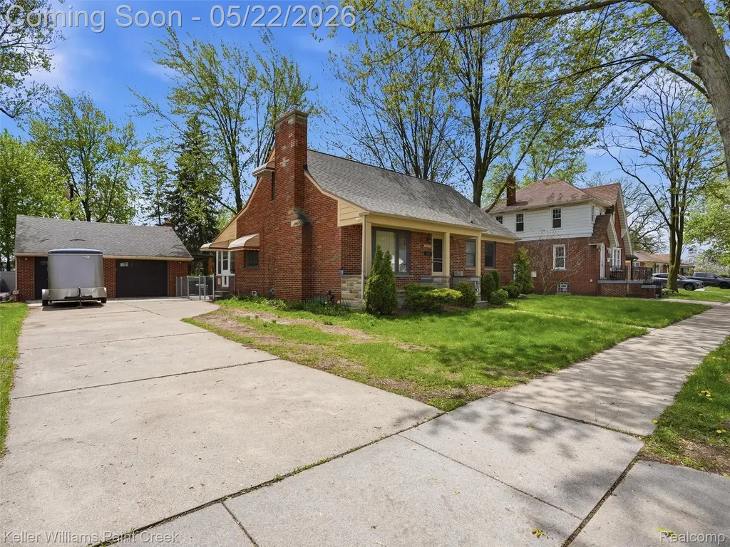 18048 Elizabeth Street Roseville City MI 48066