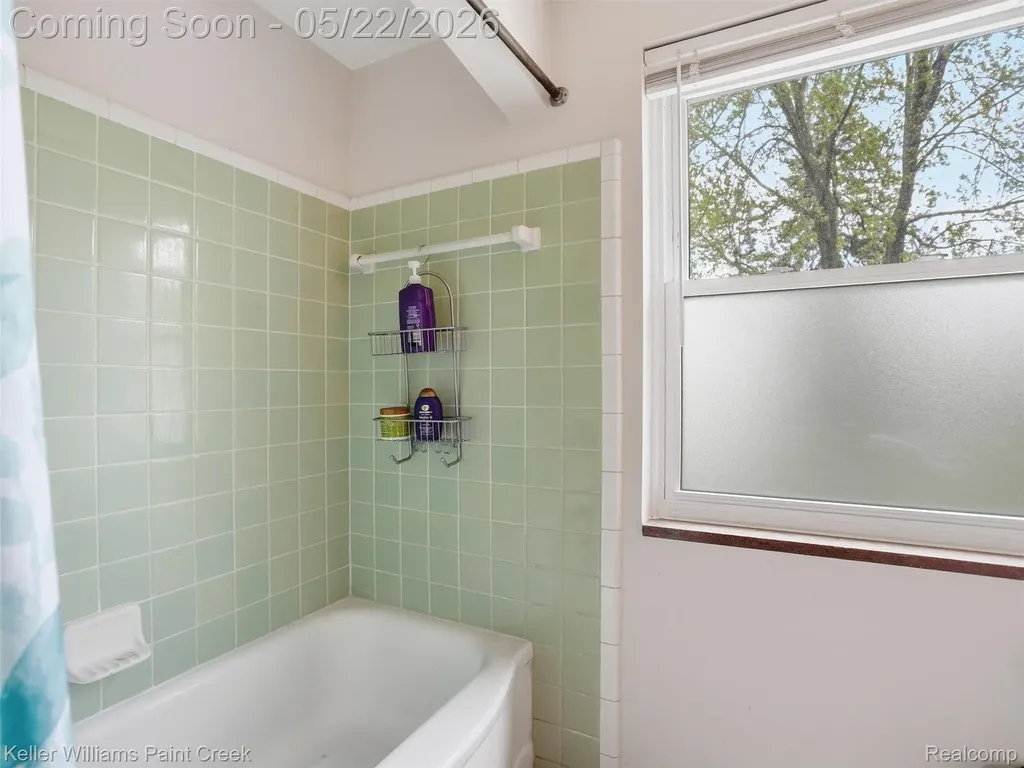 18048 Elizabeth Street Roseville City MI 48066