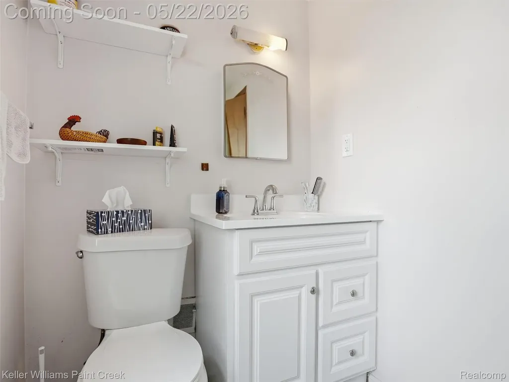 18048 Elizabeth Street Roseville City MI 48066