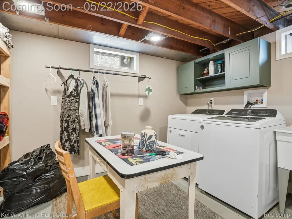 18048 Elizabeth Street Roseville City MI 48066
