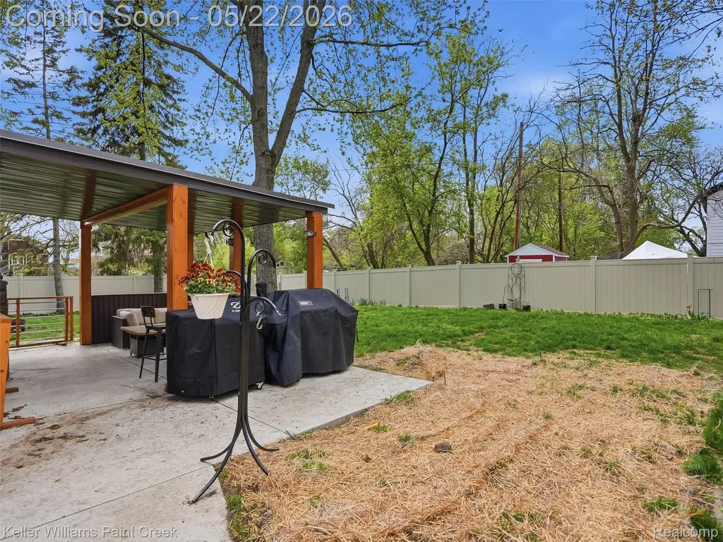 18048 Elizabeth Street Roseville City MI 48066