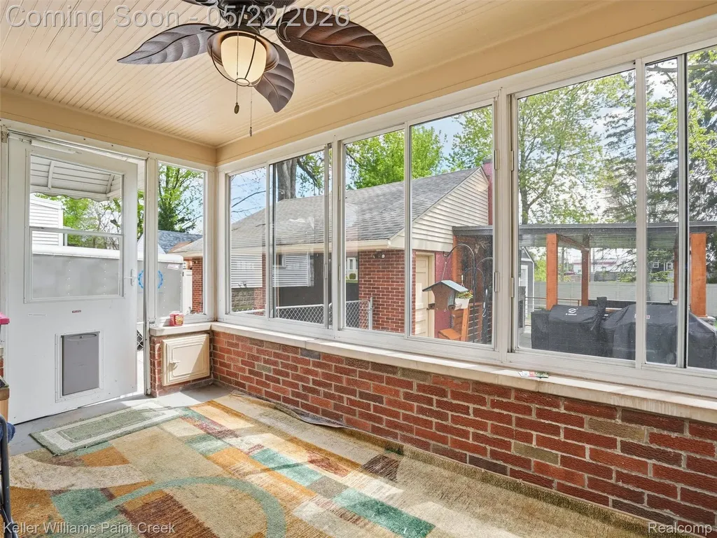 18048 Elizabeth Street Roseville City MI 48066