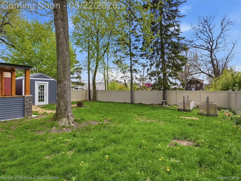 18048 Elizabeth Street Roseville City MI 48066