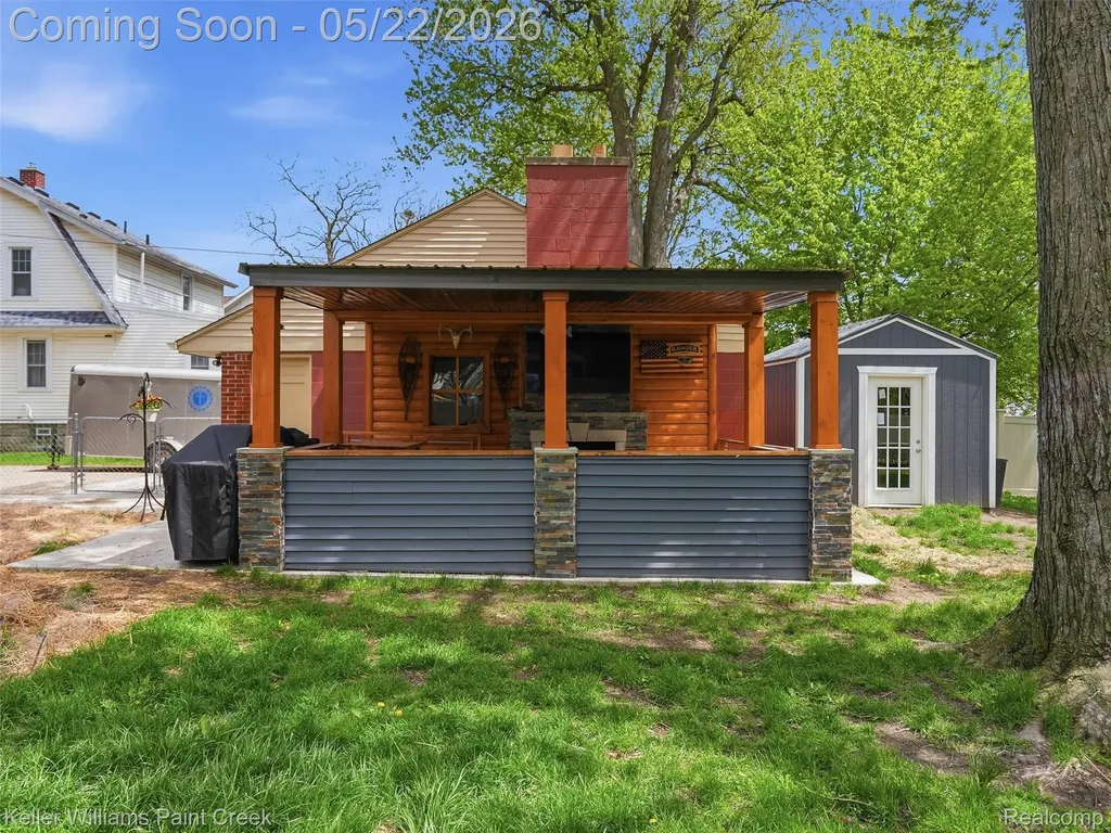 18048 Elizabeth Street Roseville City MI 48066