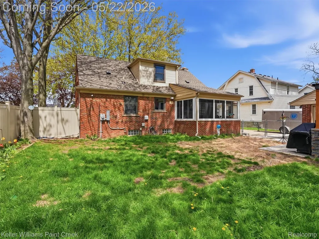 18048 Elizabeth Street Roseville City MI 48066