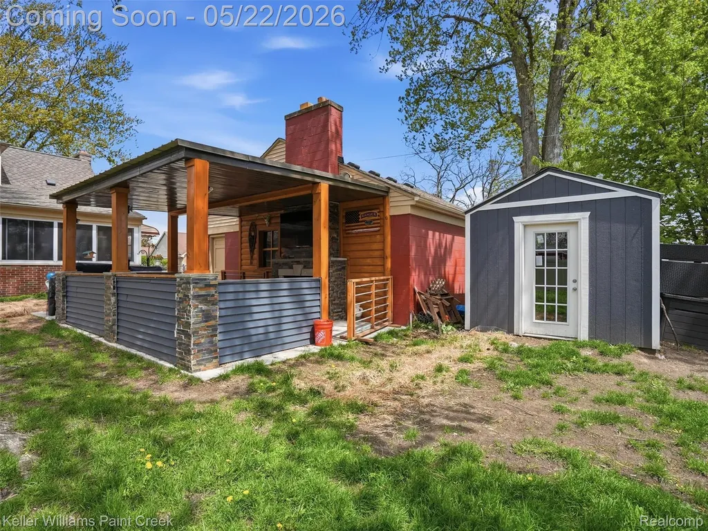 18048 Elizabeth Street Roseville City MI 48066