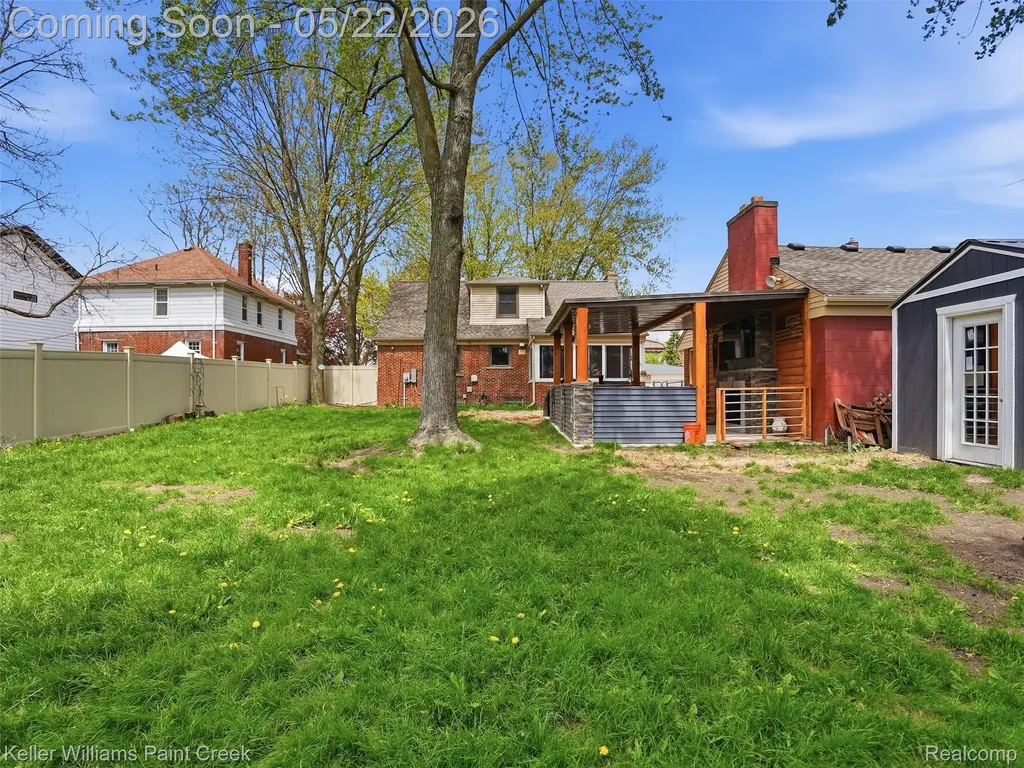 18048 Elizabeth Street Roseville City MI 48066