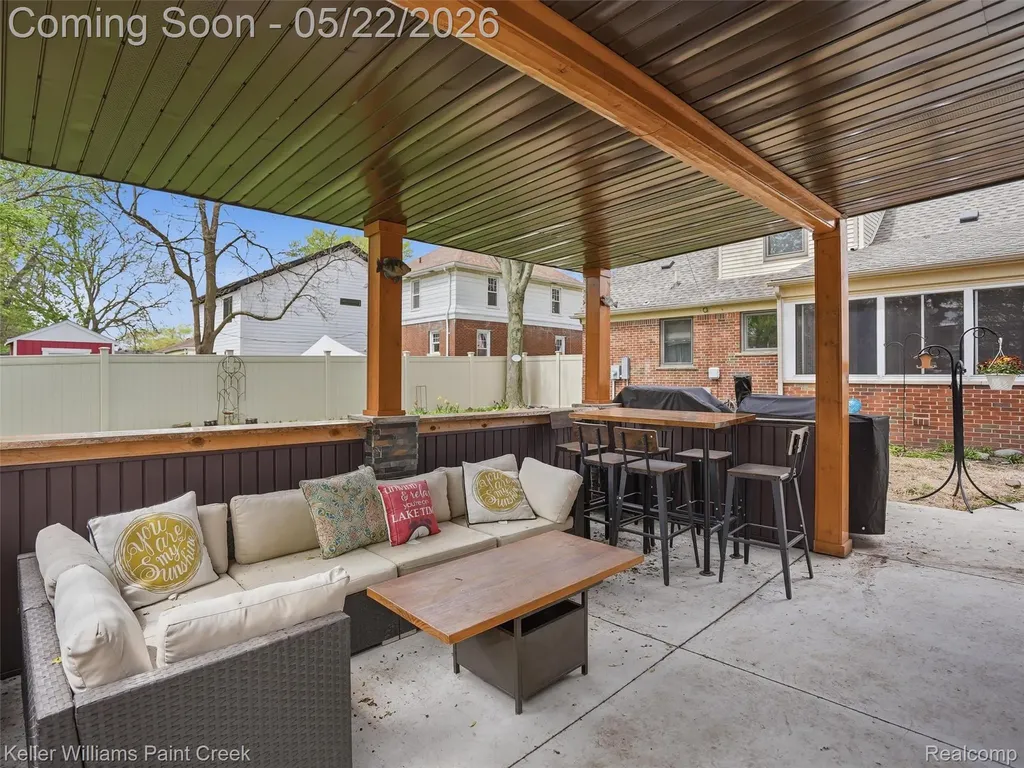 18048 Elizabeth Street Roseville City MI 48066